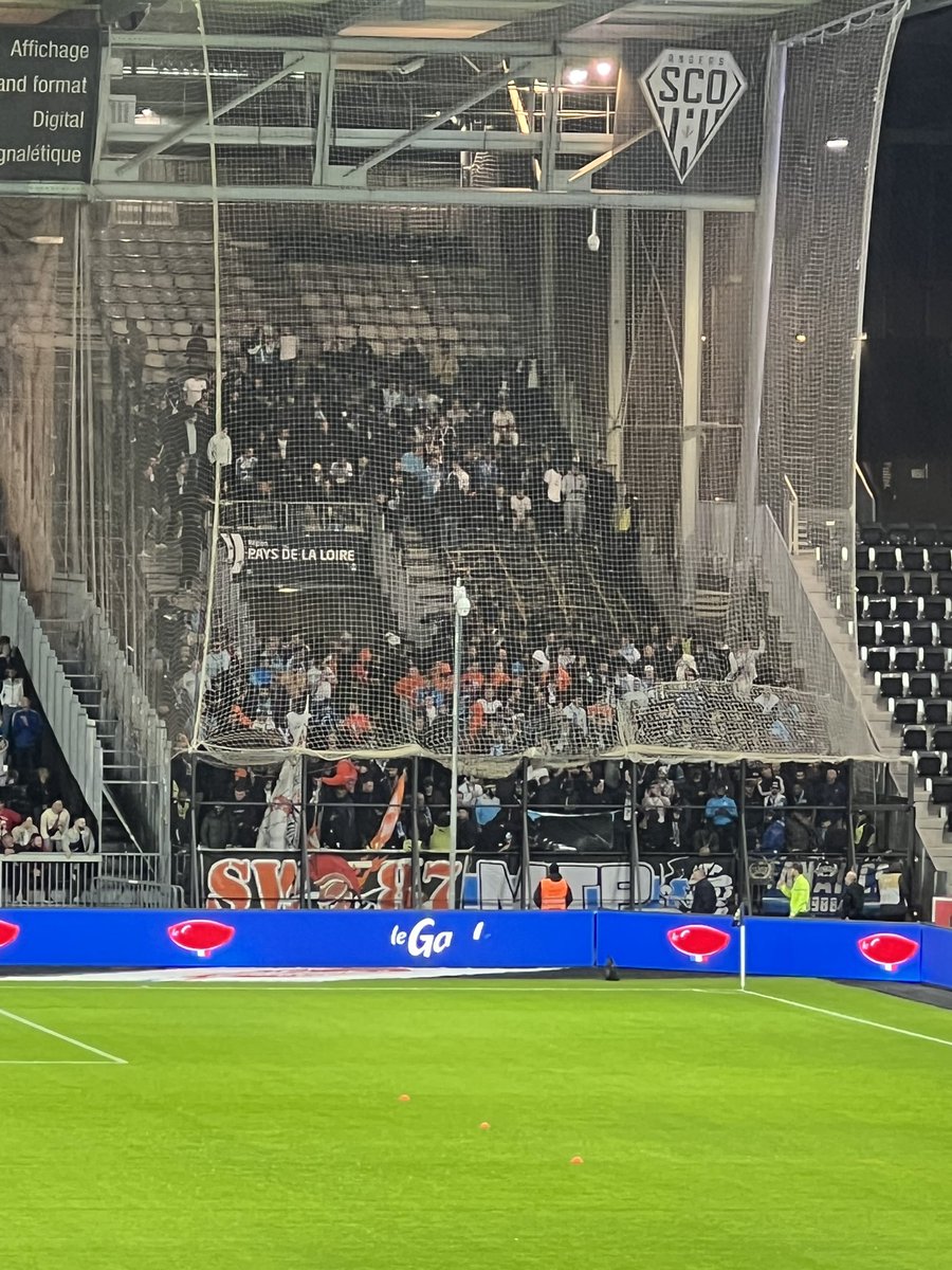 laurentR18's tweet photo. Force aux vaillants 🔥🔥⚪️Ⓜ️🔥🔥 #TeamOM #SCOOM #ANGOM https://t.co/RZ4reTJp0Q