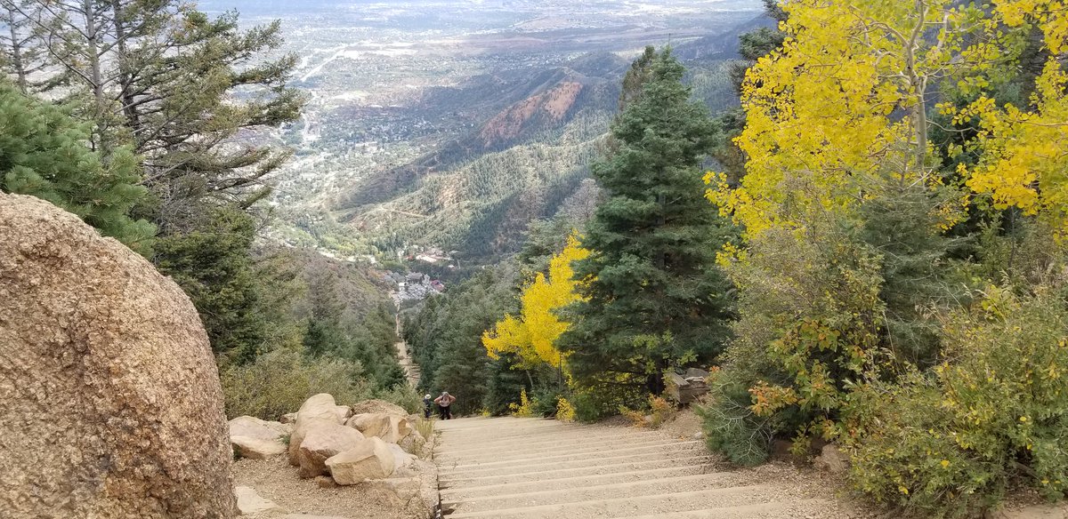 Beautiful fall day on the Incline 
#inclinehike #manitouincline #hike #COSParks #coloradosprings #coloRADo #fallcolors