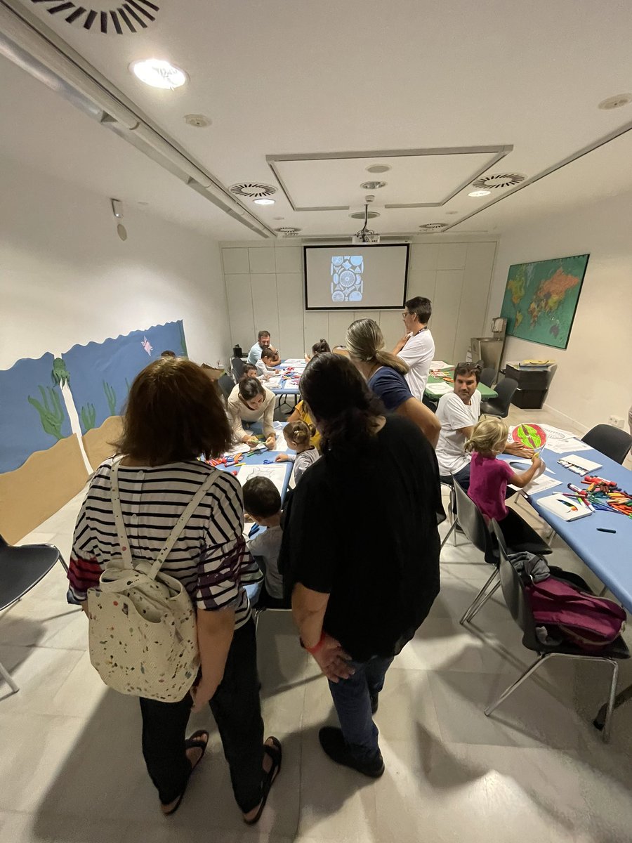 IMEDEA_UIB_CSIC's tweet photo. TALLER
#NocheEuropeaInvestigadores
‘Wonderful Diatoms’ con @FontSalvador y @NeiNeiNai
#OceanNightCSIC @MSCActions @HorizonteEuropa @ESCIENCIA @FundlaCaixa
#NitEuropeadelaInvestigació #NitRecerca22 #nightspain #EuropeanResearchersNight https://t.co/hcaj4BI3xu