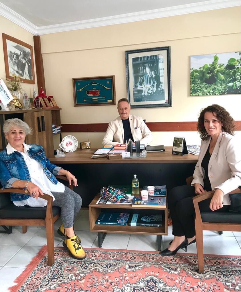 Chppgiresunkk's tweet photo. Avrupa Eğitim Vakfı Mütevelli Heyet Üyesi Sn. Köksal Özdemir 'i parti disiplin sekretimiz Nurcan Yıldız ve Kadın Kolları İl Başkanı Ayça Kozluca ile ziyaret etti. https://t.co/k9NJ12bhtd