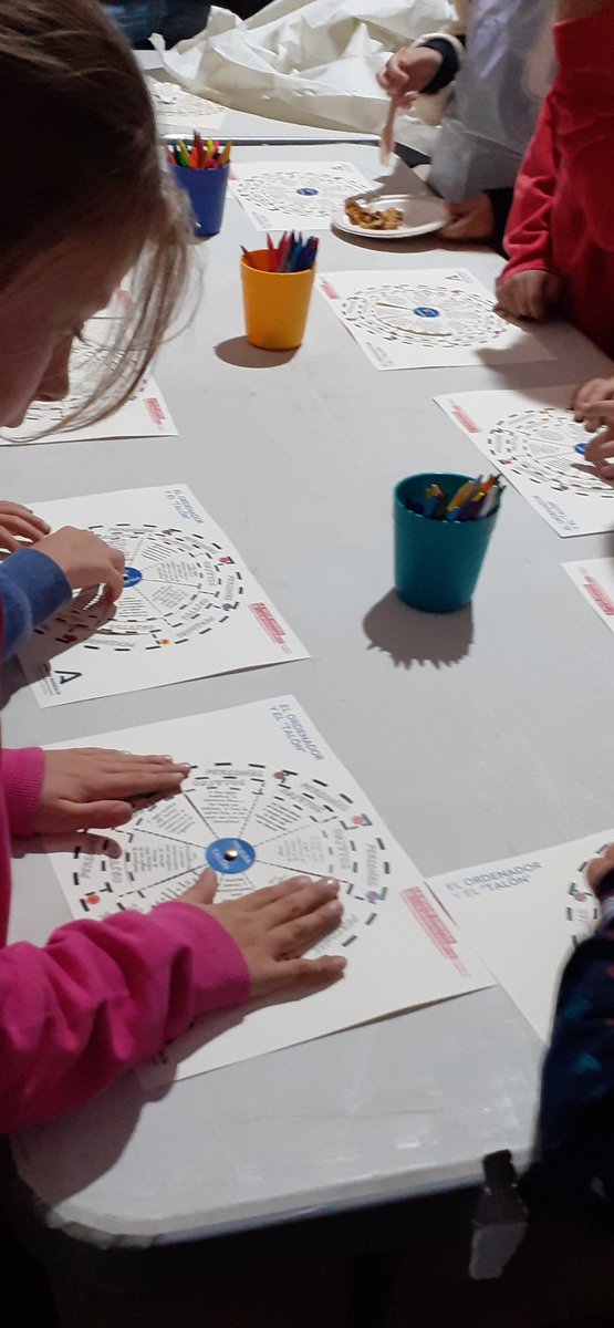 EASPsalud's tweet photo. Los pequeños aprendiendo cómo se hace la prueba del talón a los bebés.
Y lo están haciendo guiados por @mamenjunco, profesional #EASP del área de #TICS
#ERN22
#NightGranada
#NightSpain https://t.co/9518RWXoUY