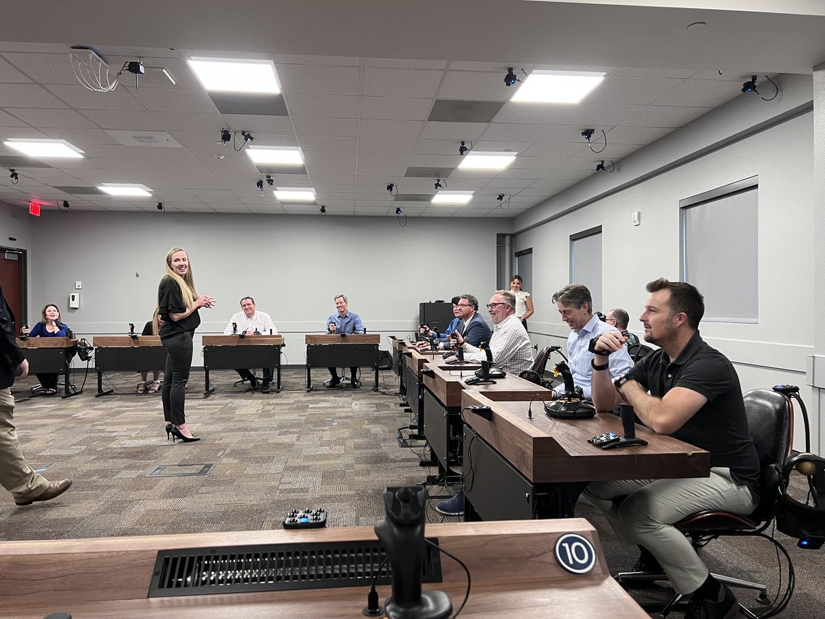 hvchiordi's tweet photo. I had such a great time taking a trip with other S. AZ leadership to #Tempe to visit #ASU. We heard from Michael Crow & ASU Staff, as well as participated in the #DreamscapeLearn program. Great lessons to take back to S. AZ for future collaborations! #OnePimaCounty #EconDev https://t.co/vCUhIy9IS8