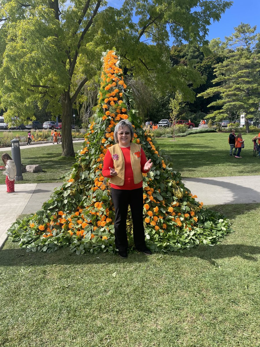 OrangeShirtSoc's tweet photo. Phyllis was grateful to tell her Orange Shirt Story at the Niagara Parks Power Station Plaza. She was also joined by her family and Survivor, Chief Fred Robbins. 

We are so proud of how far Orange Shirt Day has come in these past few years. https://t.co/uOktAcJCeU
