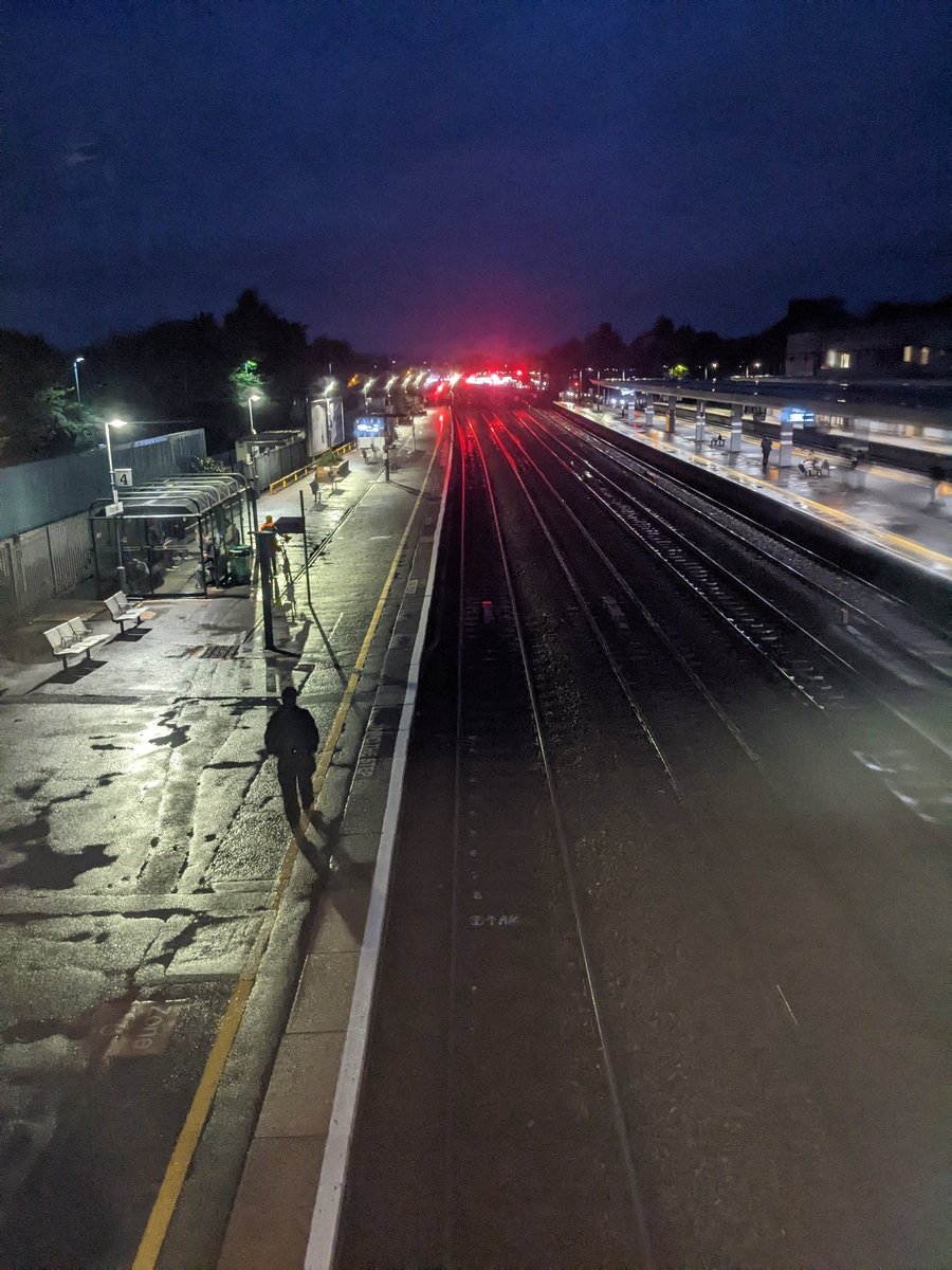 AnneKearsley53's tweet photo. When no great Weston trains can go to Banbury...#oxfordstation https://t.co/IBo8Yfeyrv