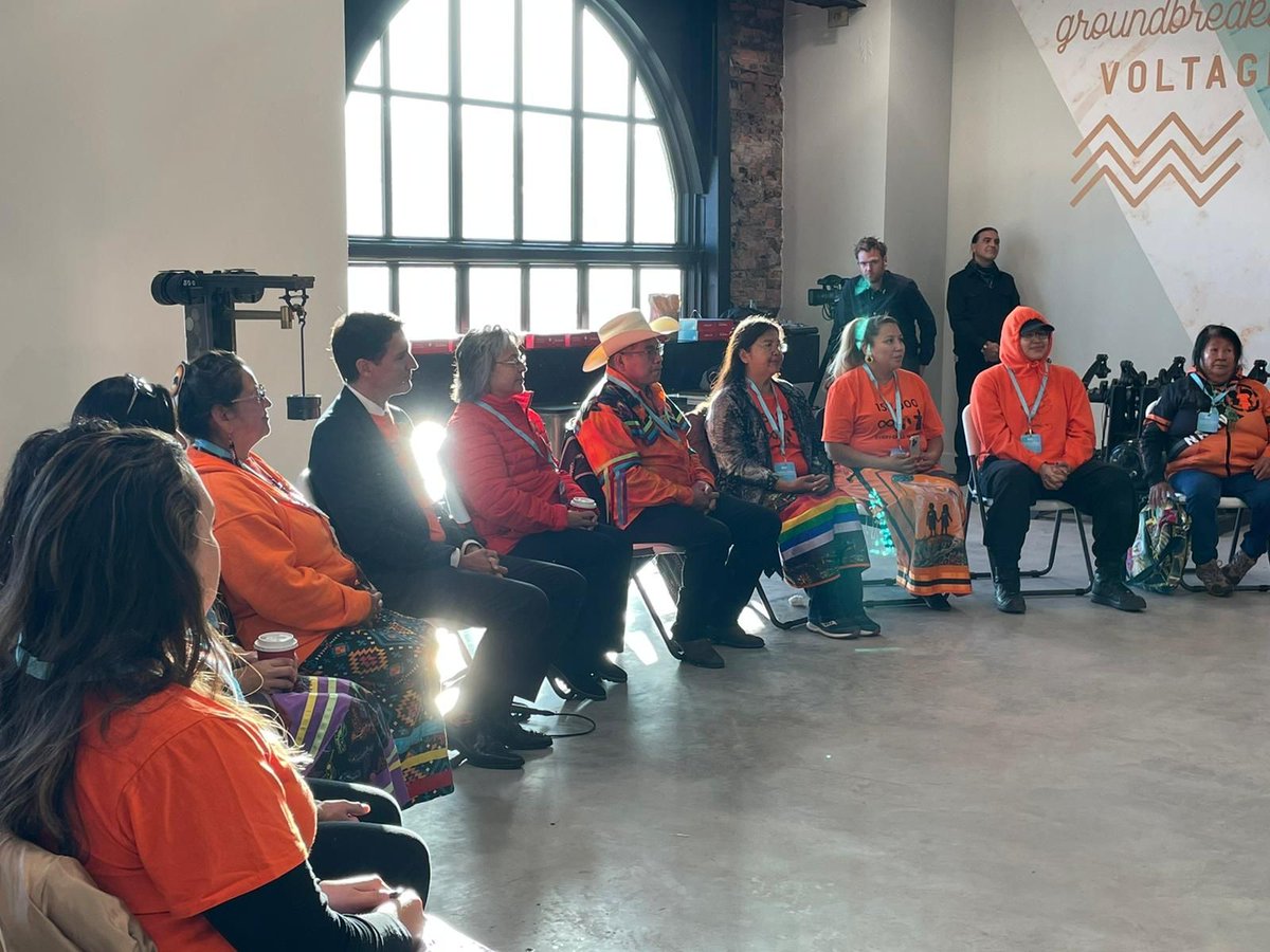 OrangeShirtSoc's tweet photo. Phyllis was grateful to tell her Orange Shirt Story at the Niagara Parks Power Station Plaza. She was also joined by her family and Survivor, Chief Fred Robbins. 

We are so proud of how far Orange Shirt Day has come in these past few years. https://t.co/uOktAcJCeU