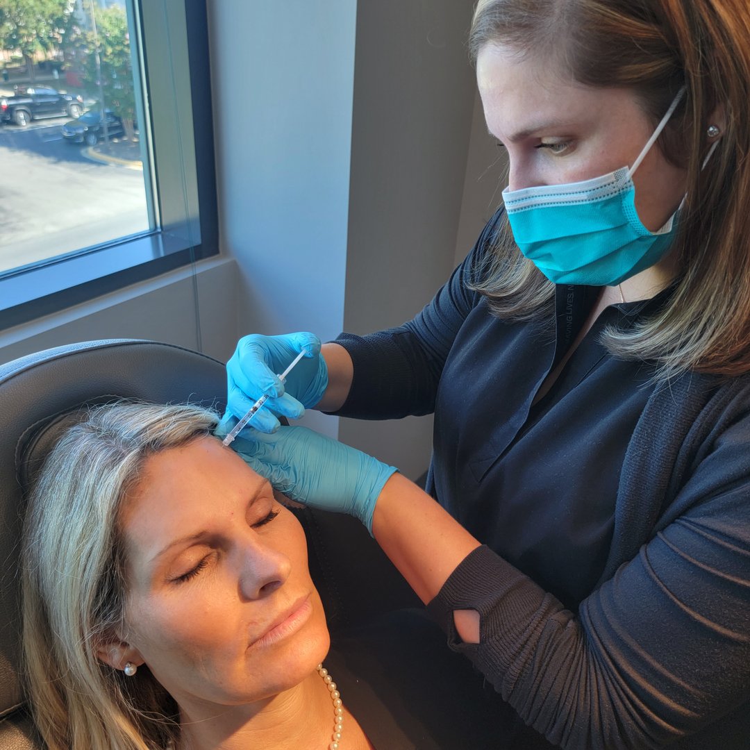 Sullivan1K's tweet photo. Let’s play a game ?

Botox Myths 
- It’s toxic and nobody knows the long term effects 
- “It will make me look frozen”
- If you stop doing it the wrinkles will get worse”
- It’s painful 
- Botox and fillers are the same thing 

Facts
-Botox is a neurotoxin derived fro https://t.co/G8MZkuKTiZ