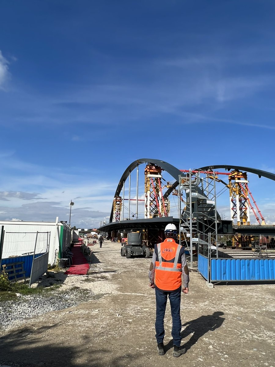 QuentinPommeret's tweet photo. Le groupement @groupe_NGE @eiffage VIELLARD s’active pour préparer le pont de Witry.
Rendez-vous dans 1 mois pour la pose!!!
Merci au @GrandReims pour sa confiance. https://t.co/S4IVfw46x5