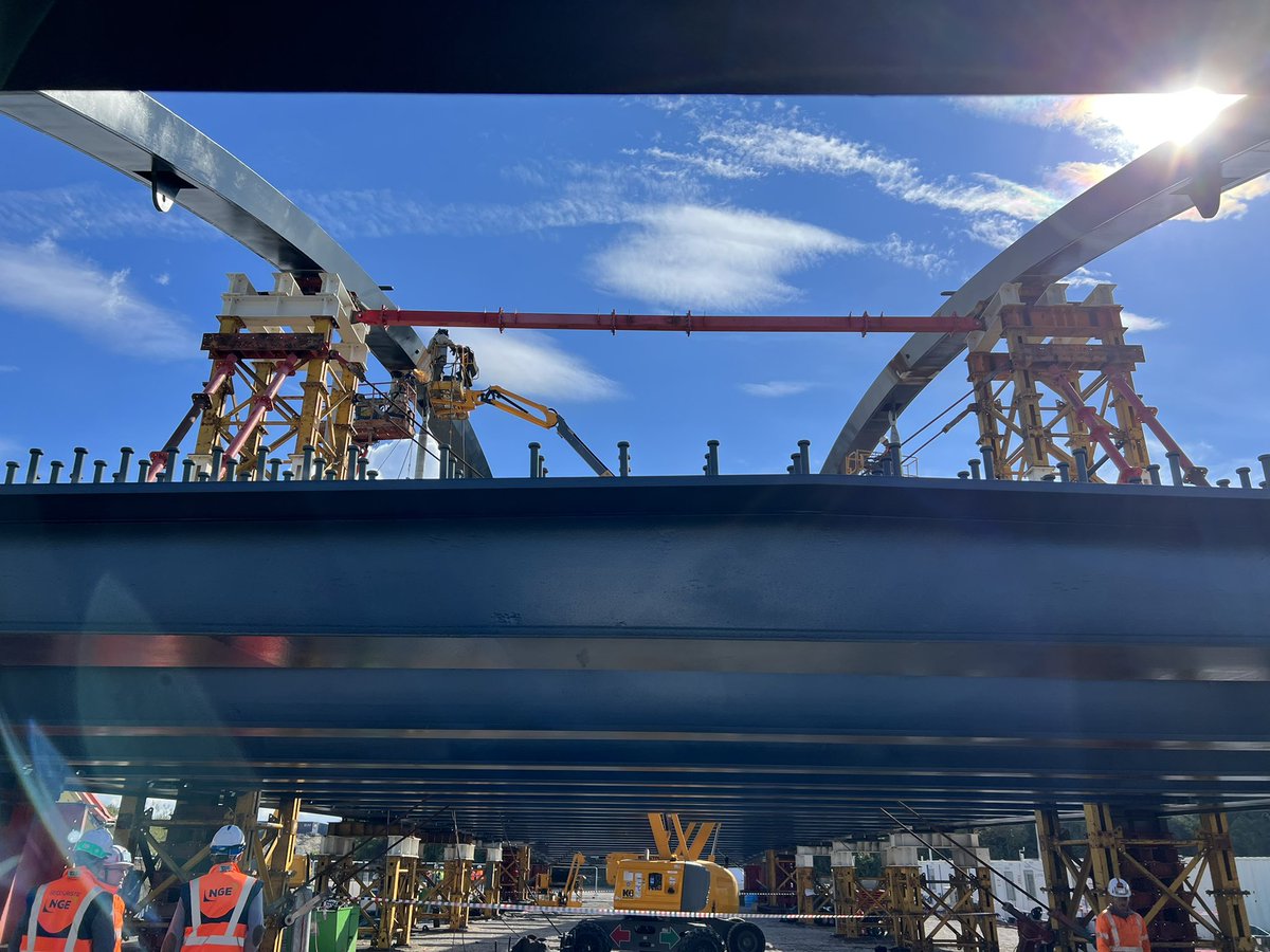 QuentinPommeret's tweet photo. Le groupement @groupe_NGE @eiffage VIELLARD s’active pour préparer le pont de Witry.
Rendez-vous dans 1 mois pour la pose!!!
Merci au @GrandReims pour sa confiance. https://t.co/S4IVfw46x5