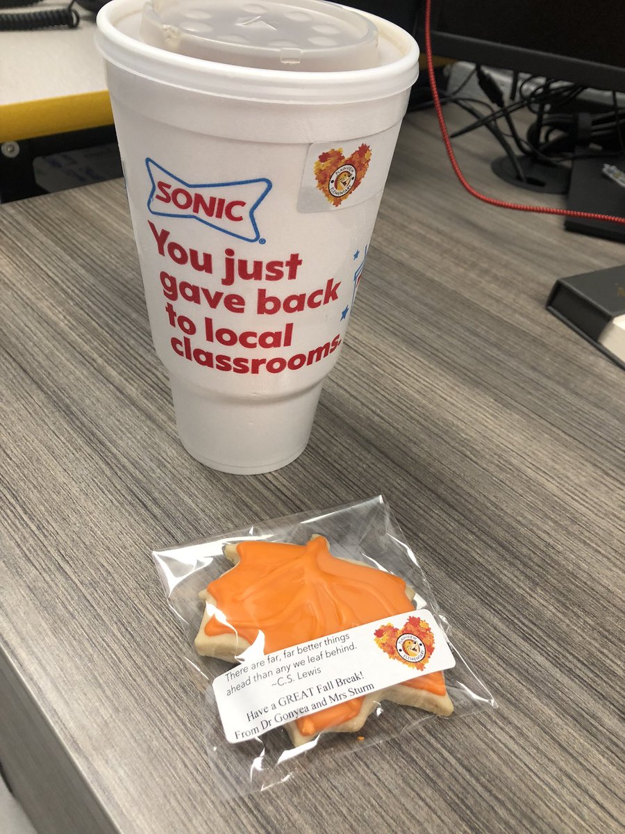 So thankful to have Administration and Coaches who show up with fun treats before Fall Break! I love my school and working for <a href="/DrMarkJGonyea/">𝕄𝕒𝕣𝕜 𝕁 𝔾𝕠𝕟𝕪𝕖𝕒, EdD</a> and <a href="/Anna_Sturm10/">Anna Sturm, Ed.D</a>  <a href="/plainviewElem/">Plainview Elementary School</a>
