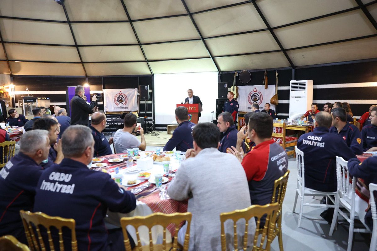 İtfaiye Teşkilatı'nın 308. kuruluş yılı ve İtfaiye Haftası dolayısıyla düzenlenen programda Ordu İtfaiyesi'nin kahramanları ile bir araya geldik.

Ebediyete irtihal eden itfaiyecileri rahmetle anıyor, görevi başında bulunanlara başarılar diliyorum.