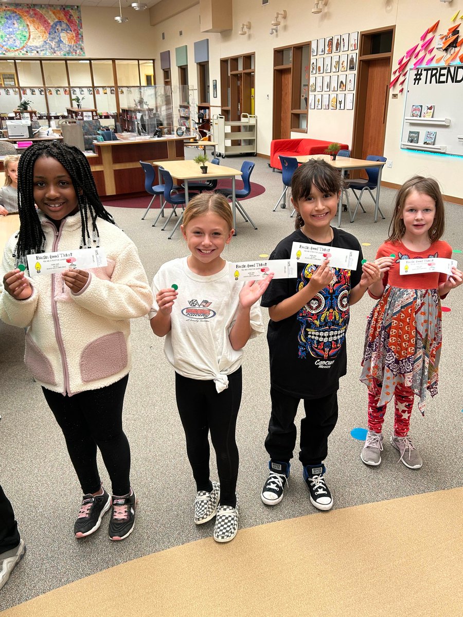 CloverRidgeElem's tweet photo. First ever prizes from the vending machine! #Books These students were selected for being a positive leader! #workhard #benice #givecompliments #TeamCRE 🍀 https://t.co/NIKZ4ZONML