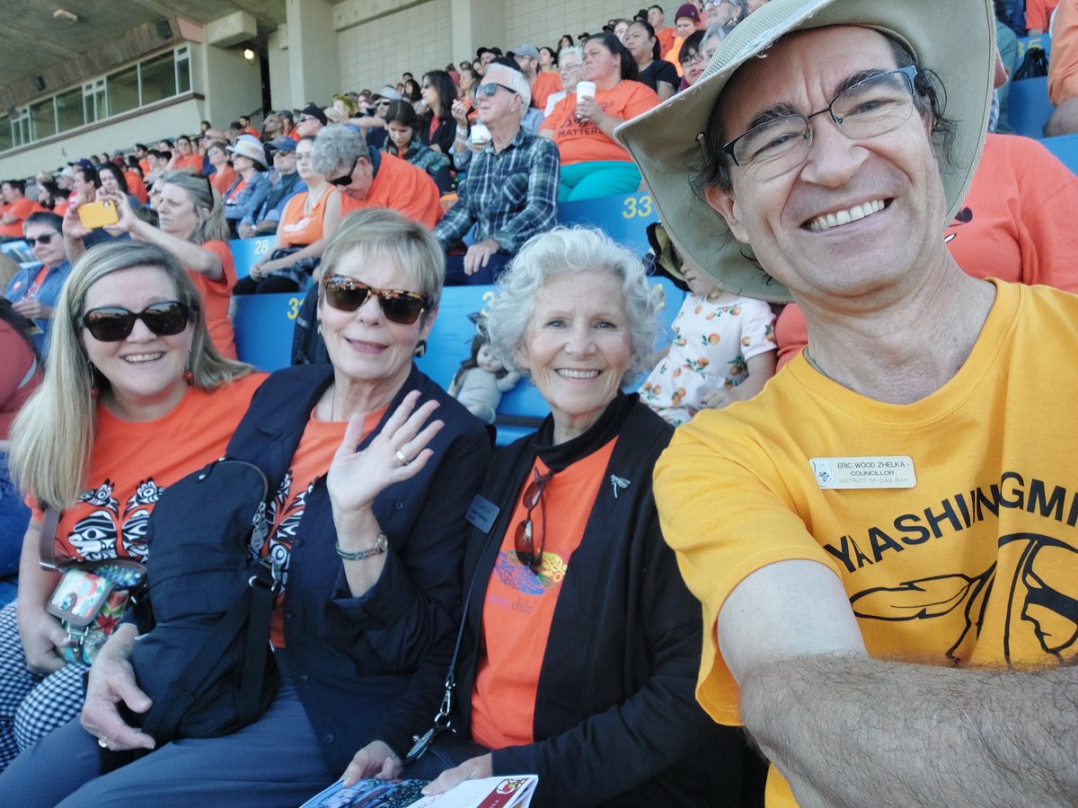 So happy to join in support &amp; celebration of culture &amp; reconciliation! #SouthIslandPowwow2022 <a href="/SongheesNation/">Songhees Nation</a> #oakbay