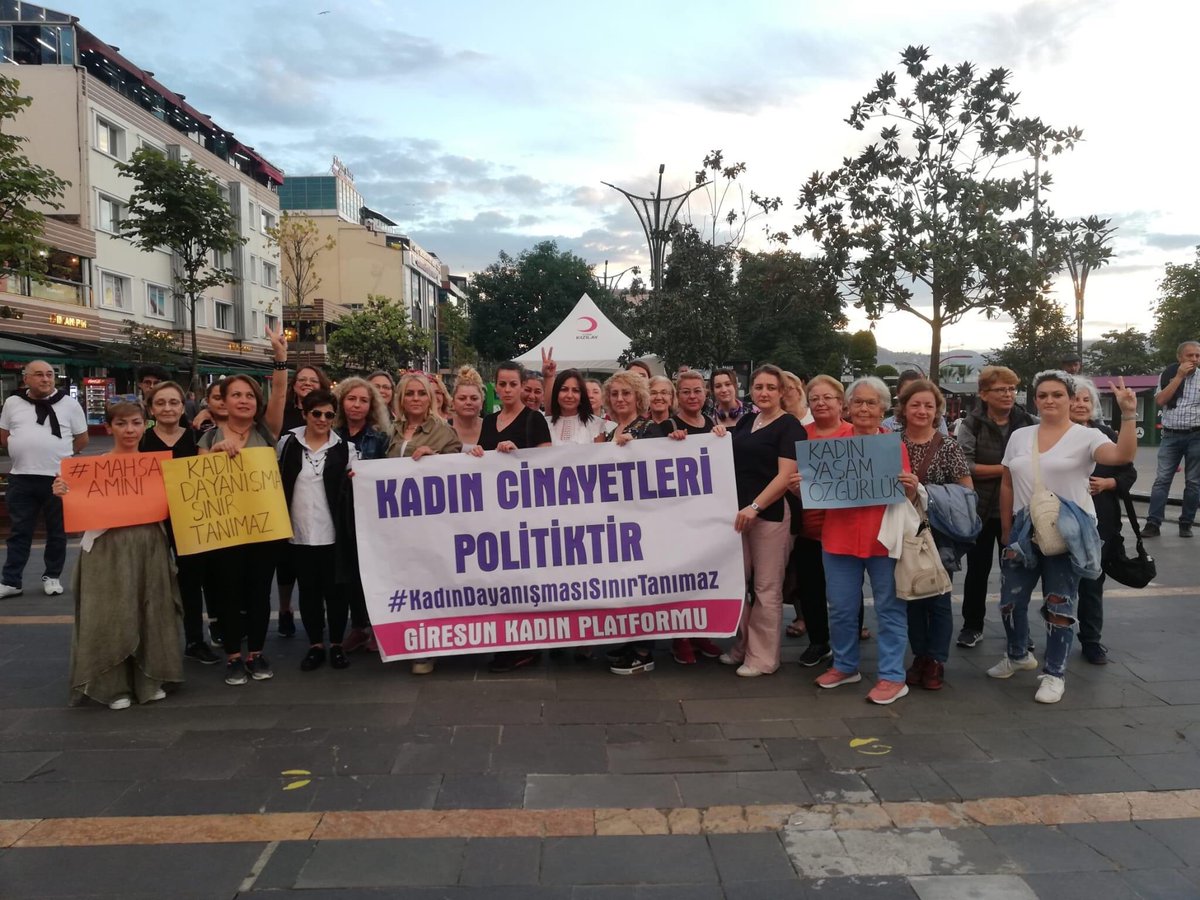 Chppgiresunkk's tweet photo. #kadıncinayetleripolitiktir https://t.co/6ErXtbFFbF