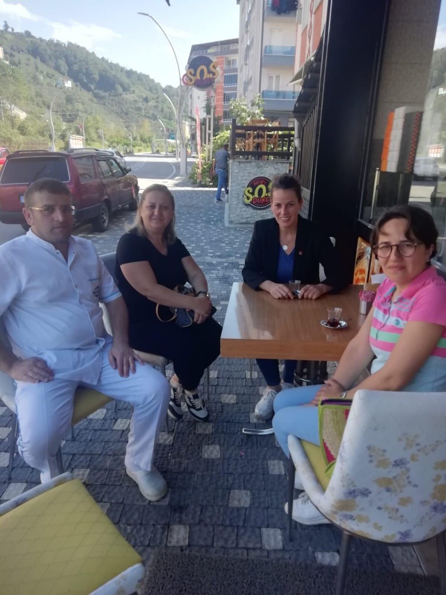 Chppgiresunkk's tweet photo. Konuşursak ,anlaşırız 
Dinlersek ,çözeriz 
Sorunları konuştuk,  beklentileri dinledik
Çözüm CHP İktidarı
#tekçarechpiktidarı
#AileDestekleriSigortasi
#CHPGİRESUNİLKADINKOLLARI https://t.co/1Leuvqkab4