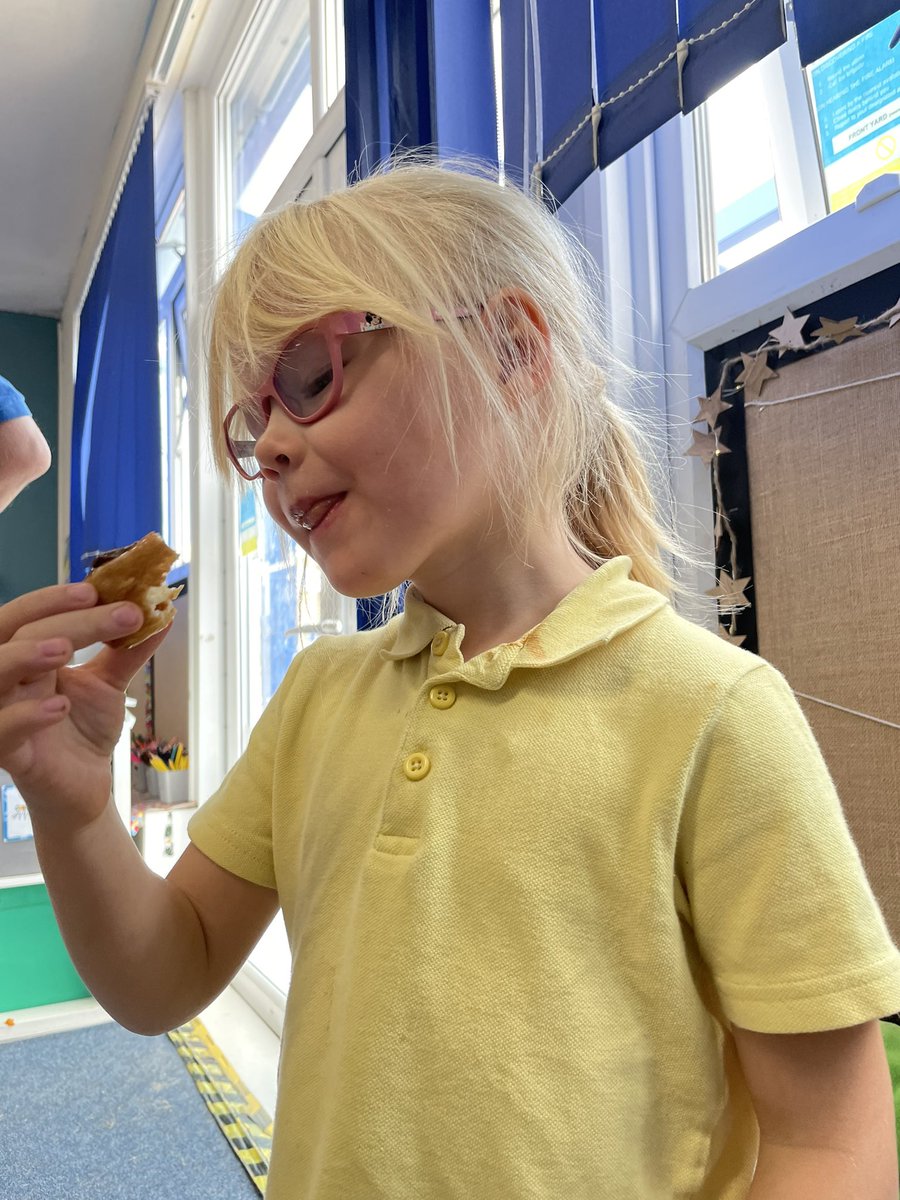 portmeadp's tweet photo. Year 1 have enjoyed tasting some French pastries as part of our new topic ‘France’. We really enjoyed them! We then made a pictogram  to represent the foods we liked. #pmdpy1 #pmdpnum #pmdpst #pmdphwb 🇫🇷 https://t.co/GFoMkWtnbe