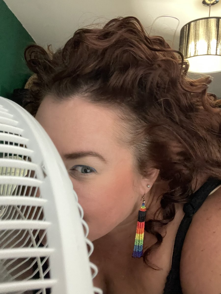 Just getting ready for the <a href="/arkellsmusic/">ARKELLS</a> concert.
Drying my liquid eyeliner.😂