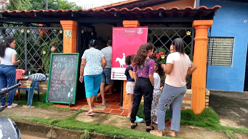 Rovaricaa's tweet photo. Las actividades que más me gustan siempre son las jornadas de vacunación 🥰 @Rotaract_SBB https://t.co/qFz5wDsrXx