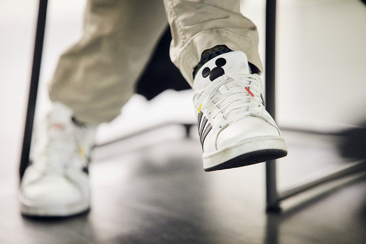 Wir haben FCB-Trainer Alex Frei in die BaZ-Redaktion eingeladen. Und mit ihm über seinen Wandel gesprochen. Über Fabian Frei. Sein Verhältnis zu David Degen. Und natürlich über seine Disney-Schuhe. (Abo) #rotblaulive bazonline.ch/es-gibt-immer-…