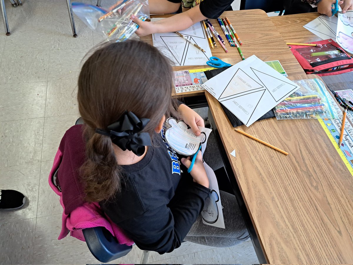 amico_ms's tweet photo. Our second grade mathematians reviewed place value in the most delicious way. https://t.co/xY0c9UKWZS