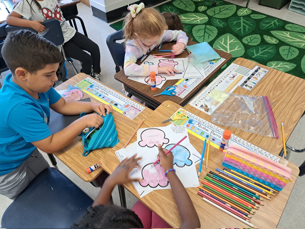 amico_ms's tweet photo. Our second grade mathematians reviewed place value in the most delicious way. https://t.co/xY0c9UKWZS