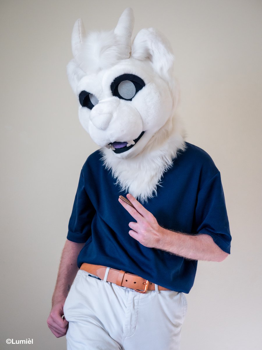 LumielTweets's tweet photo. Always wanted to photograph some fits with my suit, so now I'm casting my anxiety to the wind ✨

#FursuitFriday #furries #fursuit https://t.co/cV0DqaQaxc