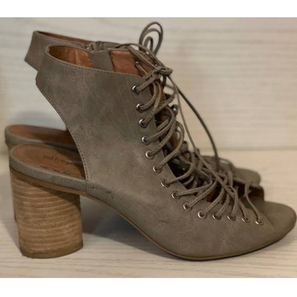 alliefeld16's tweet photo. So good I had to share! Check out all the items I'm loving on @Poshmarkapp #poshmark #fashion #style #shopmycloset #jeffreycampbell #abstudio #merona: https://t.co/iBoFdIRV8t https://t.co/4dGpw5HUz3