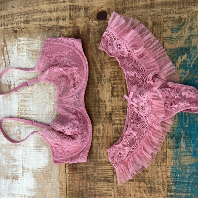 Ariana Marie Pink bra and panty set by @MsArianaMarie https://t.co/cigFOlBy5k Find it on #ManyVids! https://t
