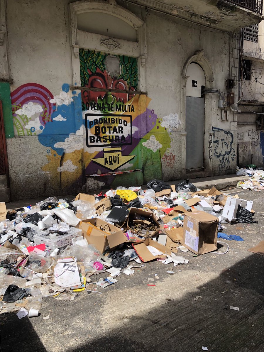 AnaMatildeGomez's tweet photo. Calles de Panamá, qué turismo y qué seguridad da tanta basura! https://t.co/YHDPZLRirx