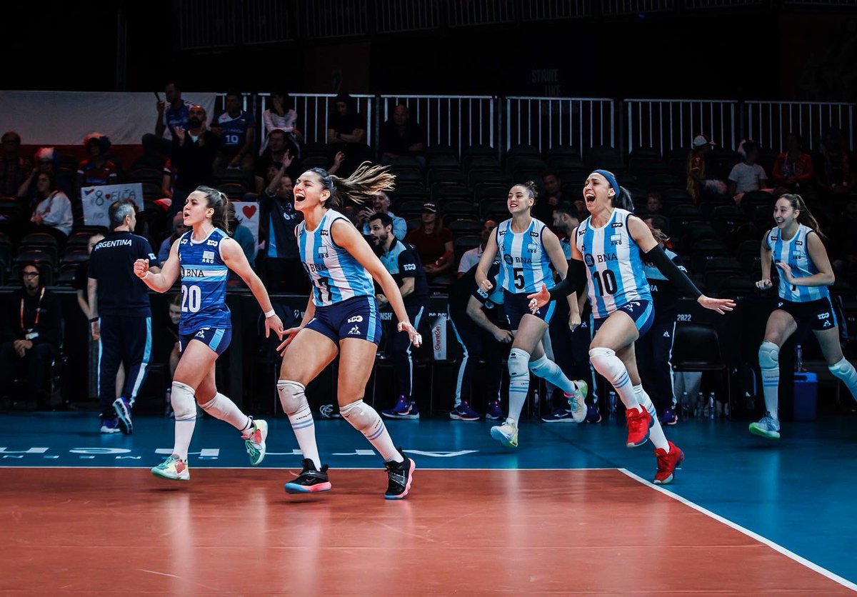 canaldeportv's tweet photo. ¡HISTÓRICO! 🏐🇦🇷

🇦🇷Las Panteras vencieron a Colombia 3-2 (19-25; 25-17; 27-29; 25-20; 15-8) y se metieron en la segunda fase del Mundial.

🏆Primera vez en la historia que clasifican a esta instancia. https://t.co/IZ8HqWB6Wq