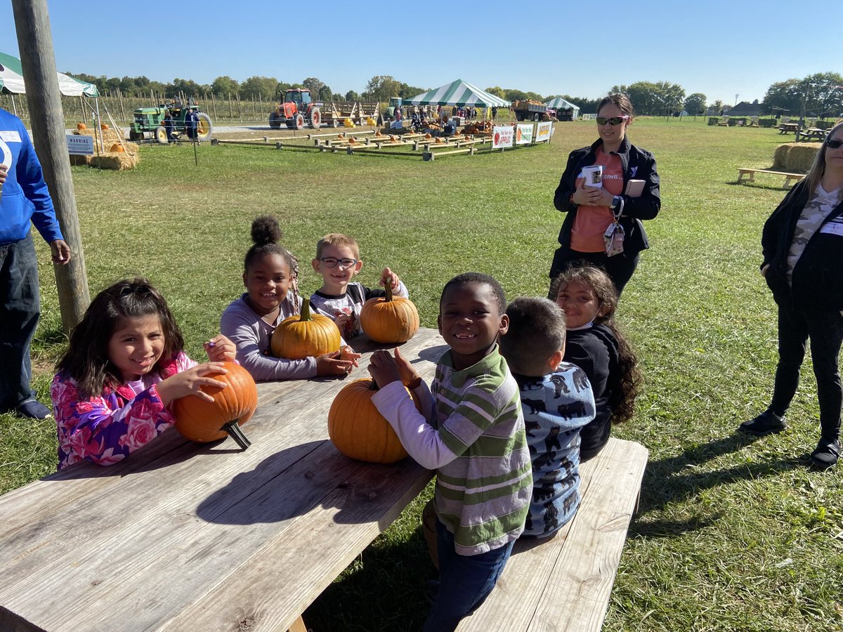 Day 47! W had so much fun at Beasley’s orchard!!! Thanks to all parent helpers! ⁦<a href="/RobeyRockets/">Robey Elementary</a>⁩ #wearewayne