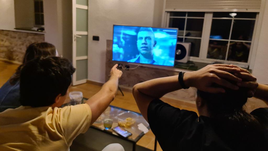 FelipeBusquets's tweet image. When you visit friends and you show them what you have been working on for so long #tfanw #everywheregame @buildarocketboy