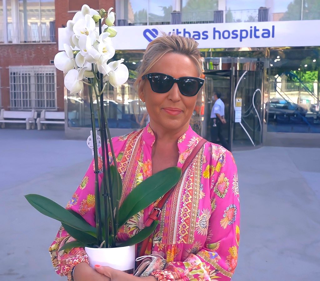 Marial5_'s tweet photo. Lo que se echa de menos a Lydia no es normal, su asencia es tan notable… Lydia Lozano = Sálvame, Lydia es televión❤️

Cuidate mucho, Lyli. Recuperate, te mandamos muchísimos besos y toda nuestra energía. 

Te queremos y, te pensamos cada día🥰

#yoveosálvame https://t.co/fenk6mdM93