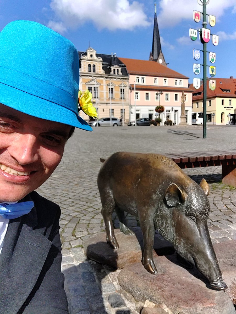 KathrinViergutz's tweet photo. Zeigt mal eure besten Dick Pigs damit der Hashtag #DickPig trendet 😁 https://t.co/GxzEL0Gyaj