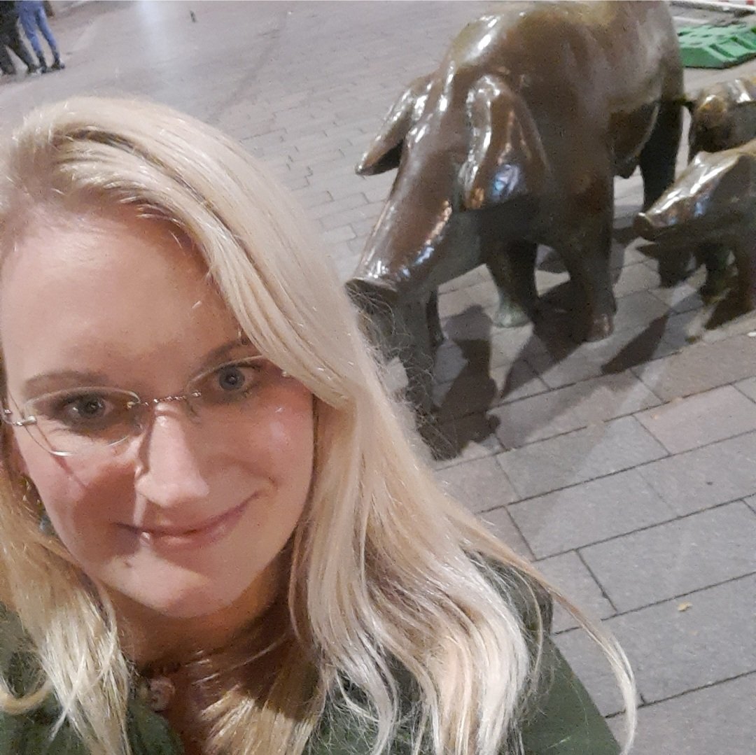 KathrinViergutz's tweet photo. Zeigt mal eure besten Dick Pigs damit der Hashtag #DickPig trendet 😁 https://t.co/GxzEL0Gyaj