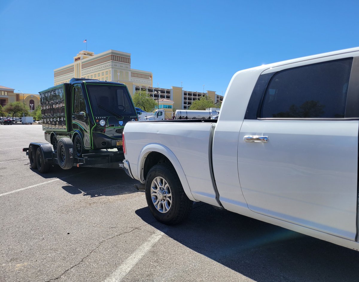 vati_low's tweet photo. Team BIB moves fast. In 24 hrs, we rented @RamTrucks and trailered #AUTOMATO to Vegas for hospitality, retail and CPG meetings. 

#startuplife #CustomerSuccess #technology https://t.co/eZFpPEaVeb