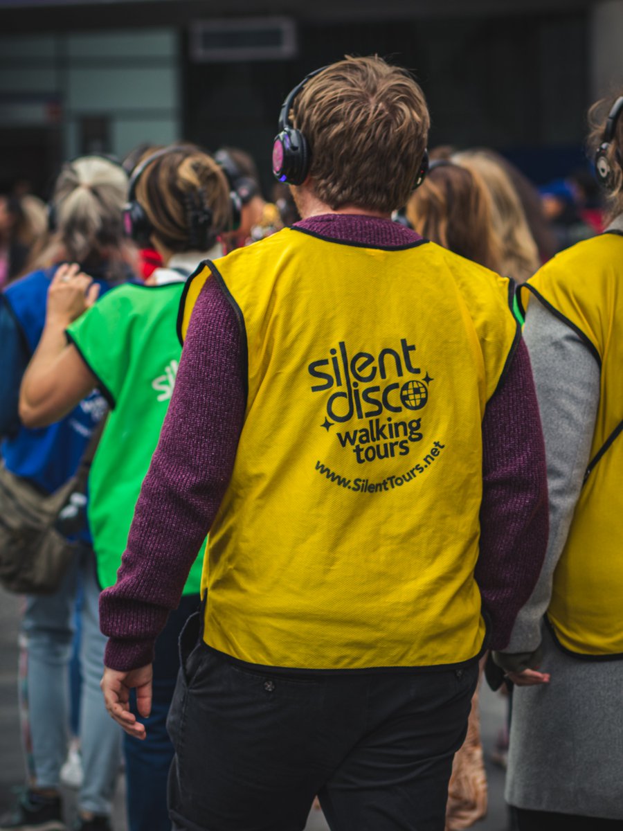 30.09.2022 - #Silentdisco - 📸 Gear: #CanonT7i // #85mm 📍 Location: #London 💻 Edit: #lightroom - #silent #disco #photography #photo #photoofday #London #people #photography #photographer #dance #streetphotography #Dancing #Photo_Folio #PHOTOS