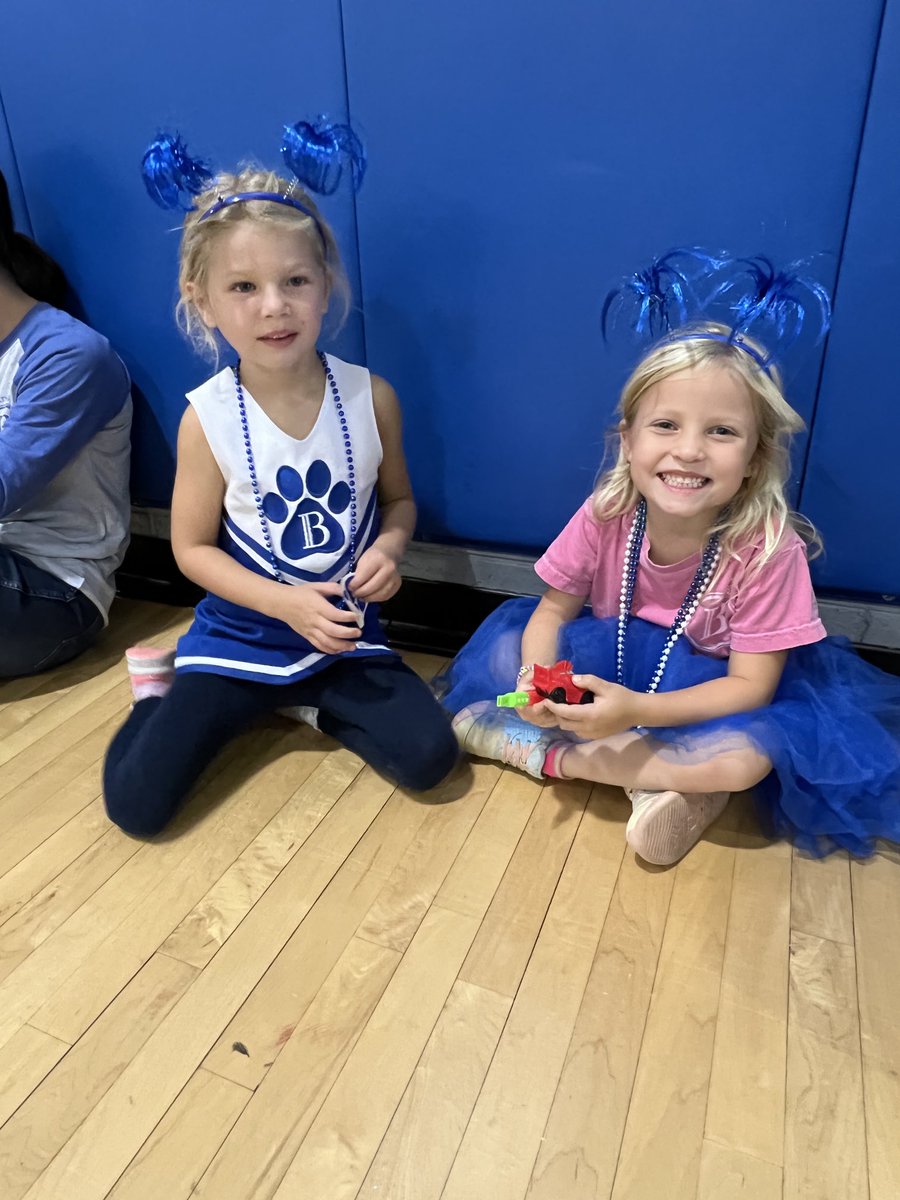 JoeMills9's tweet photo. Littlest Cougars representing PS at the HOCO Pep Rally! #BrookstonePS ⁦@BrkstoneCougars⁩ https://t.co/p94aTMZy4Z