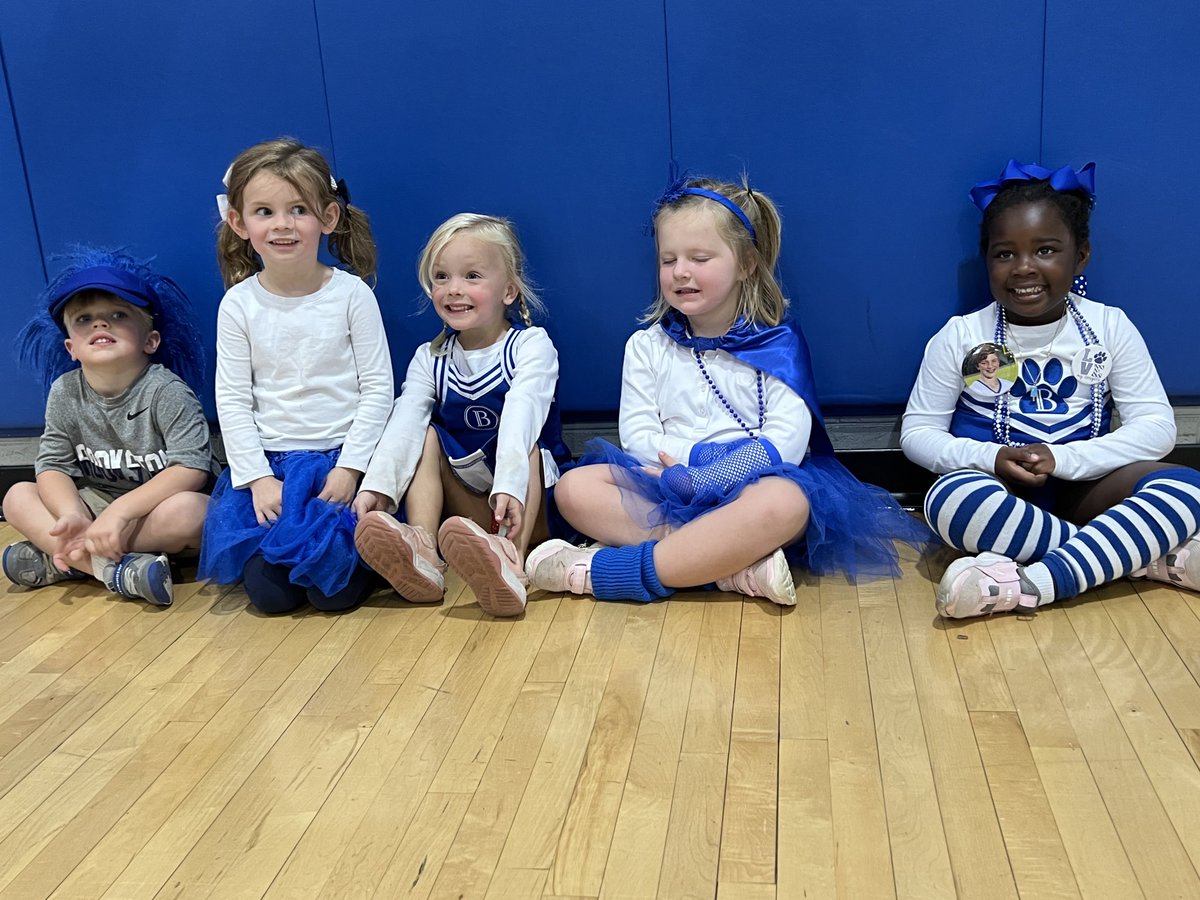 JoeMills9's tweet photo. Littlest Cougars representing PS at the HOCO Pep Rally! #BrookstonePS ⁦@BrkstoneCougars⁩ https://t.co/p94aTMZy4Z