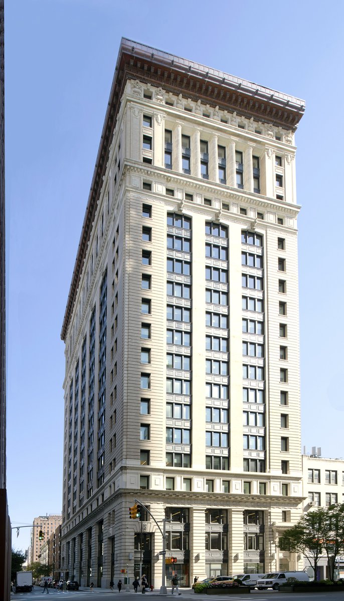 ColumbiaCXP's tweet photo. #315ParkAvenueSouth received @BOMA_NY's 2022 #PinnacleAward for Operating Building of the Year in the 250k-499k sf category. Congratulations to our Property Management and Operations team for this well-deserved recognition of your outstanding efforts.
#BOMANY #CXPCommunity https://t.co/v63rm3LgDy