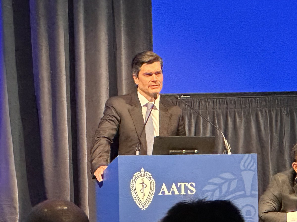 maraantonoff's tweet photo. Dr David Rice from @MDAndersonNews speaking at @AATSHQ #ThoracicSummit2022 about segmentectomy. Enjoying his excellent presentation alongside @Daniela_Molena and @BorisSepesi. https://t.co/cmPOQmcLzv