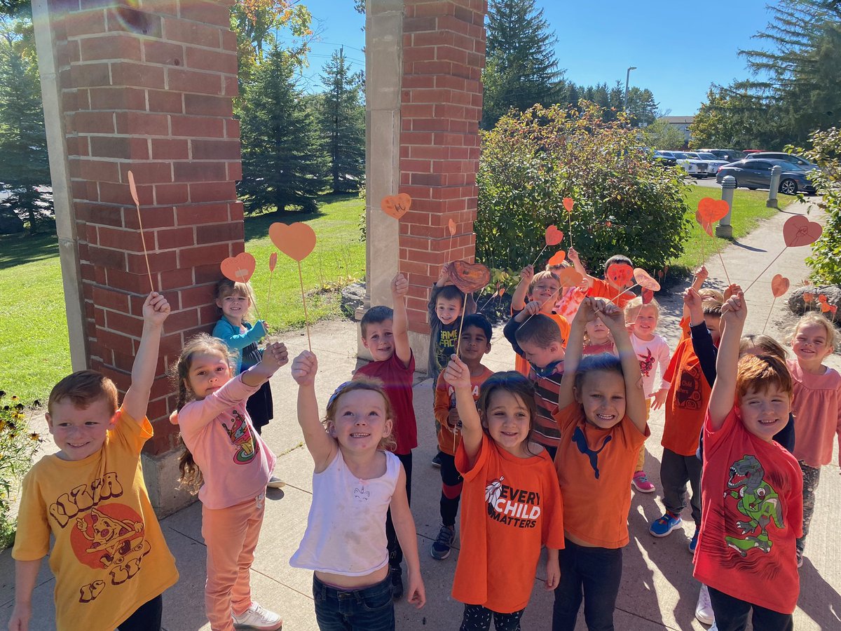 MundysBayPS's tweet photo. Our youngest take time to plant some love for all children. #TruthAndReconciliation #everychildmatters #bethechange @SCDSB_Schools https://t.co/BOrPIdrRO6