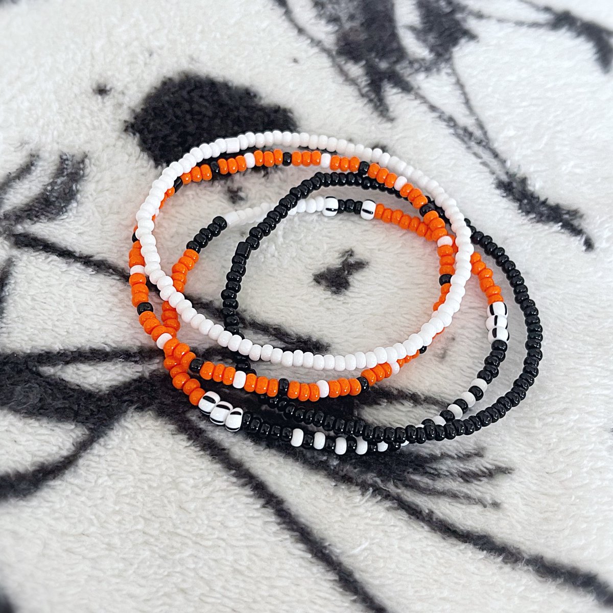 LunaByRachel's tweet image. Halloween Stack Bracelets…accessorize for October etsy.com/listing/127929… #Halloween #fall #lunabyrachel #etsy #jewelry #hocuspocus #October #beadedbracelets #stackbracelets