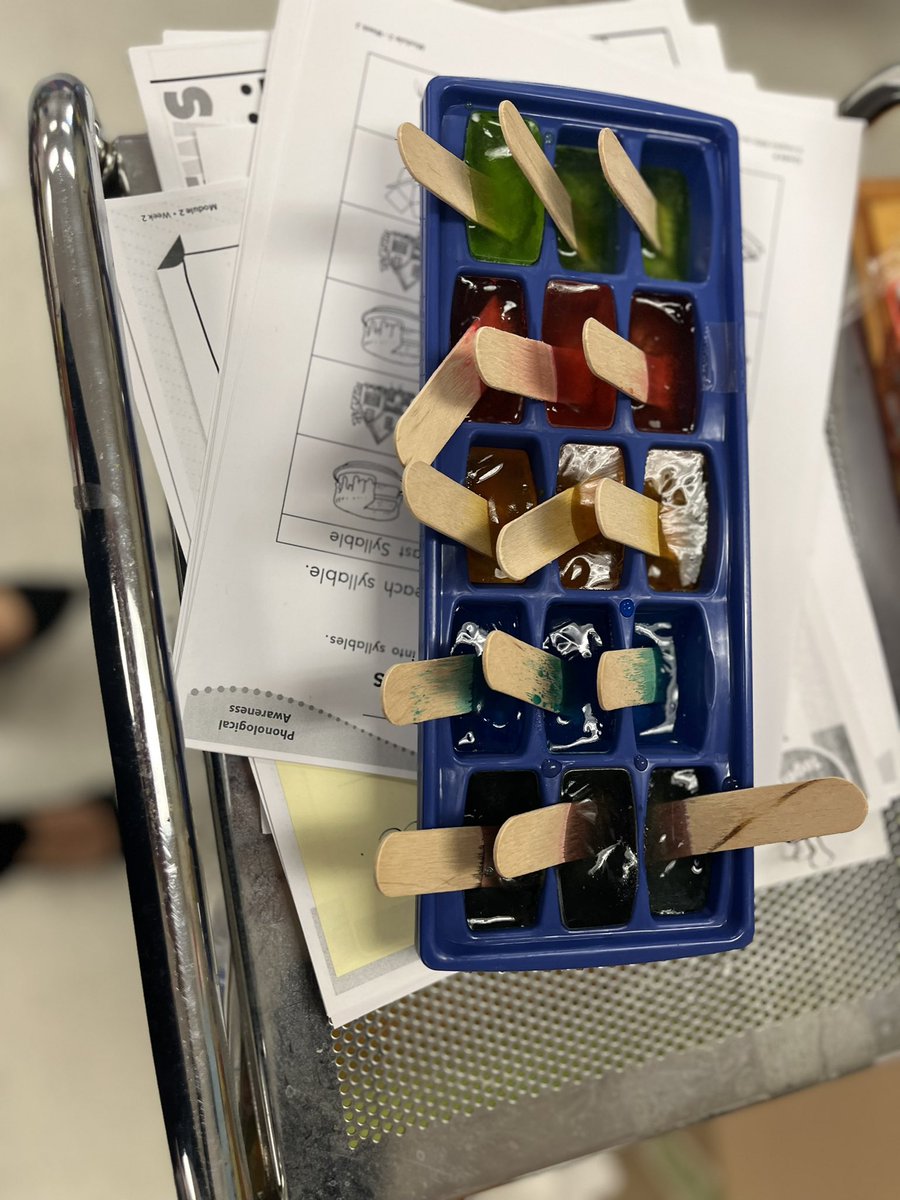 mrs_falcon's tweet photo. For science we have been learning about hot and cold. One of our academic vocabulary is melting, So for Science we painted with ice cubes. We saw how when ice gets hot it melts. They had such a fun time being creative! @Rockets120 #rocketpride #sciencefun ❄️🔥 https://t.co/CbstR5K9lm