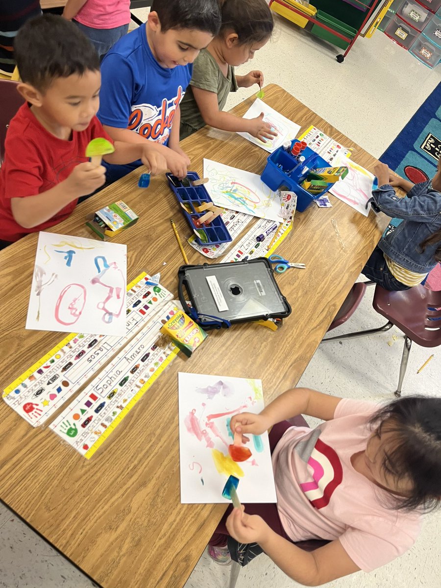 mrs_falcon's tweet photo. For science we have been learning about hot and cold. One of our academic vocabulary is melting, So for Science we painted with ice cubes. We saw how when ice gets hot it melts. They had such a fun time being creative! @Rockets120 #rocketpride #sciencefun ❄️🔥 https://t.co/CbstR5K9lm