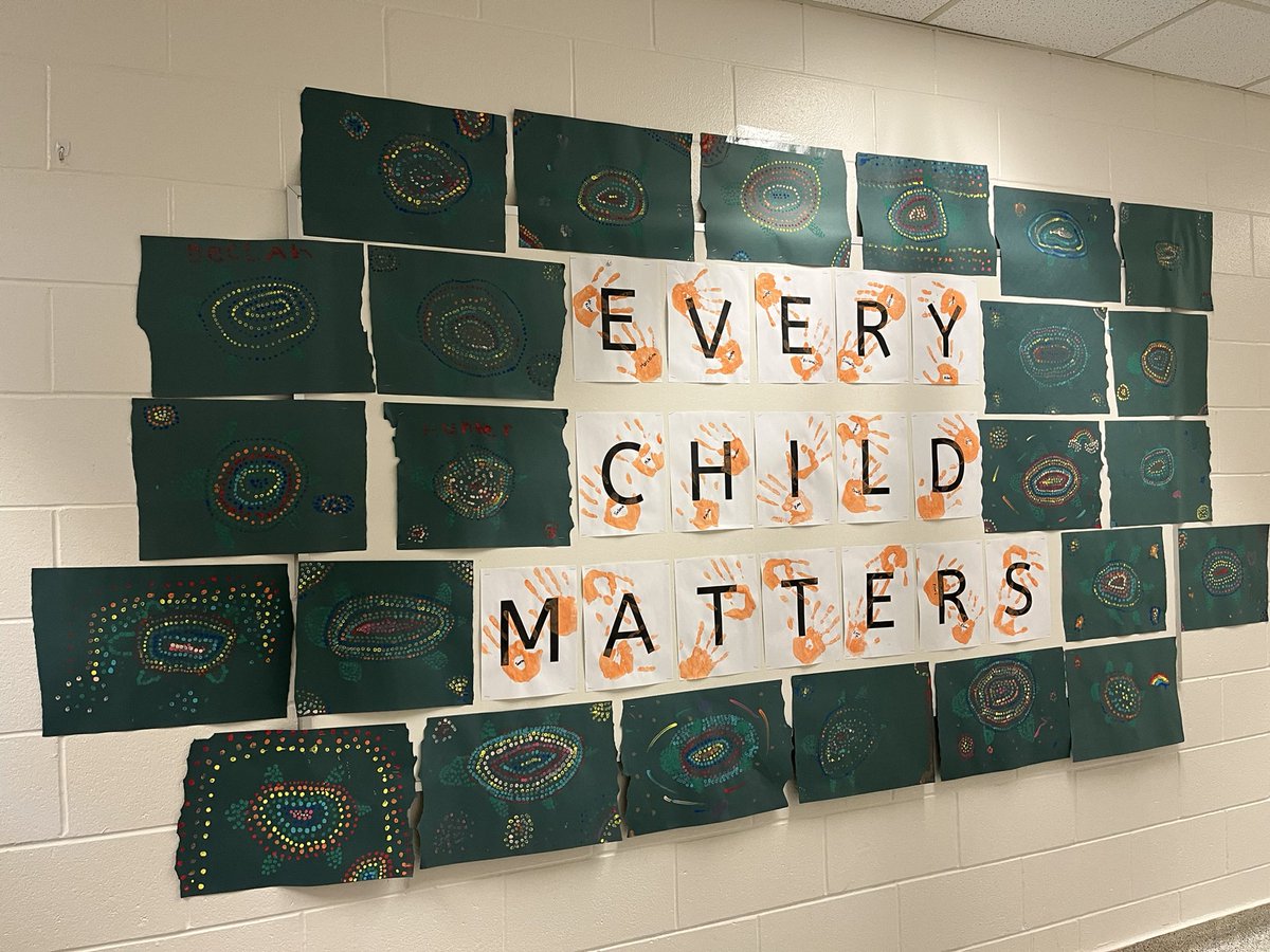 MmeRizzo's tweet photo. Today our Grade 6’s reflected on #OrangeShirtDay by creating dot paintings of turtles. Thank you Mme Handrigan’s Grade 4’s for being a part of our display! #ocsbIndigenous #EveryChildMatters @PATocsb https://t.co/a6iILidZbi