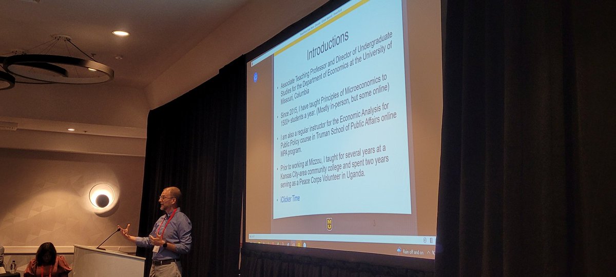Wootenomics's tweet photo. Learning new ways to use iClickers in the classroom with @esparsons. It's nice to see how different large lecture instructors use classroom response systems. #EconEd22 https://t.co/ubMAh8wTwe