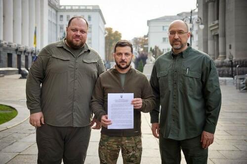 akostateam's tweet photo. Выпускной дочери в обычной европейской семье: https://t.co/VPmDZDL9vg