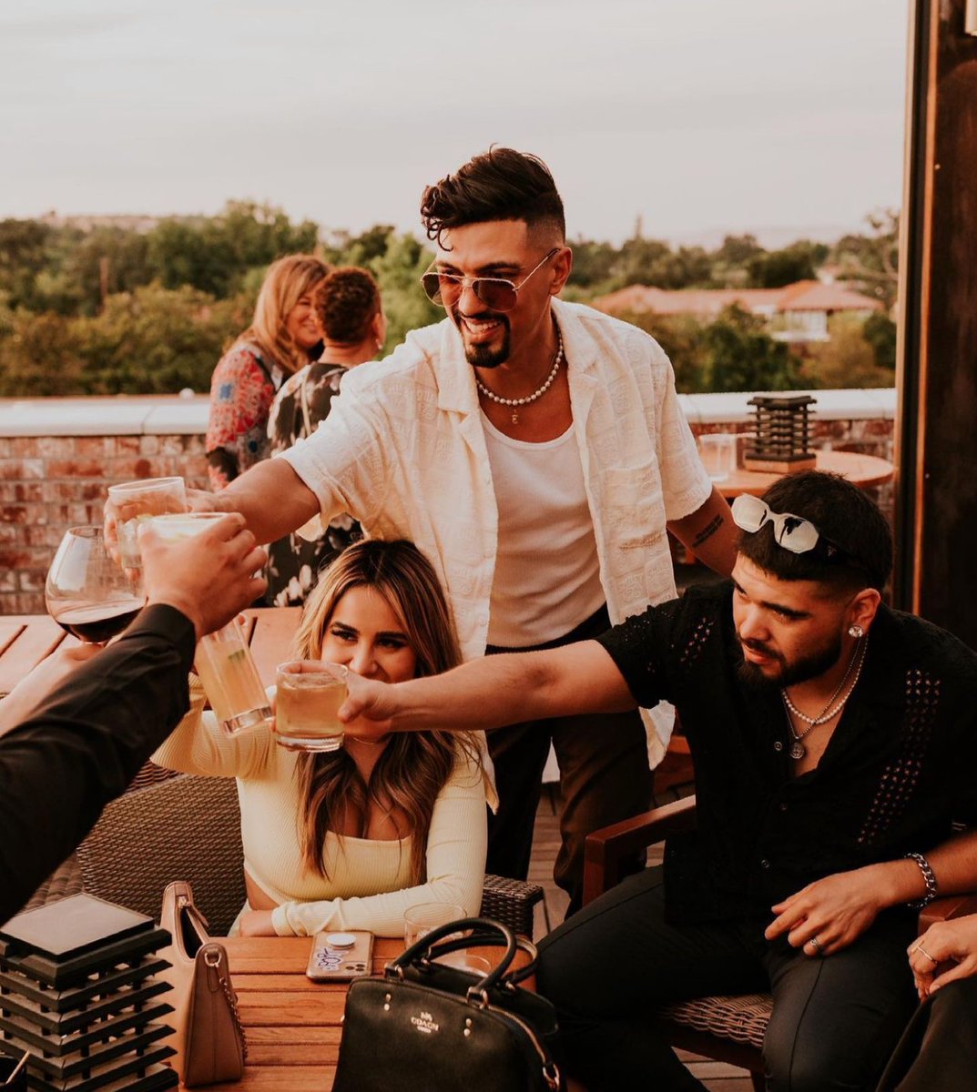 Nothing says celebratory drinks like Tetto! 🥂 Join us this weekend for refreshing cocktails &amp; rooftop views. Let's get the weekend started &amp; don't forget to join us for live music this Sunday! 🤩

Photo: <a href="/passportchris/">Chris</a>
