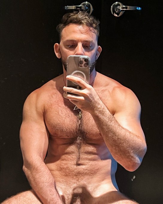 Who&rsquo;s around this weekend? https://t.co/HGpvxcvyz2