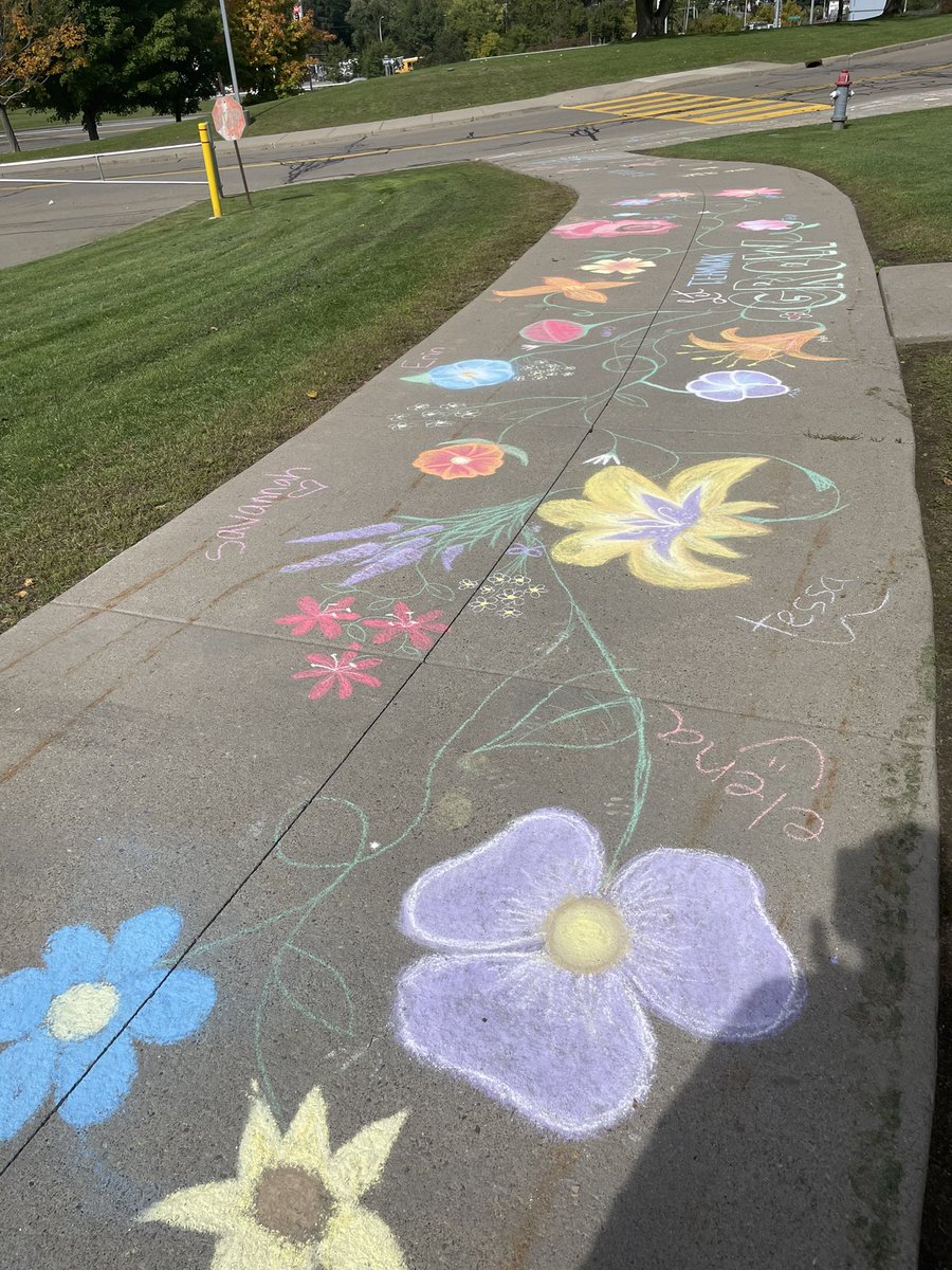 CVCommSchools's tweet photo. Some awesome messages of hope, resilience, and suicide prevention from our HS students during our Chalk the Walk event. Great job today!! 💜❤️ https://t.co/nNRvEAA7FF